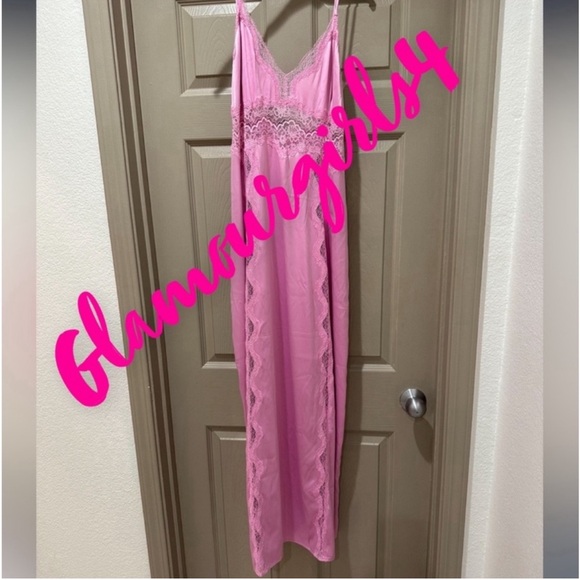 VS  this is a beautiful long  with lace slip Size is Medium color is lilac. - Picture 2 of 4
